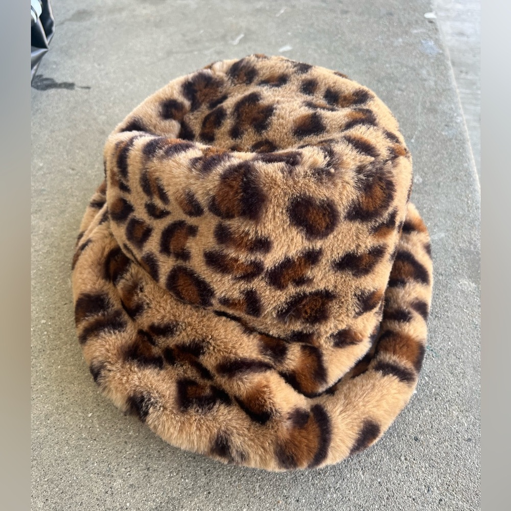 Leopard Bucket Hat 🐾 - Picture 4 of 5